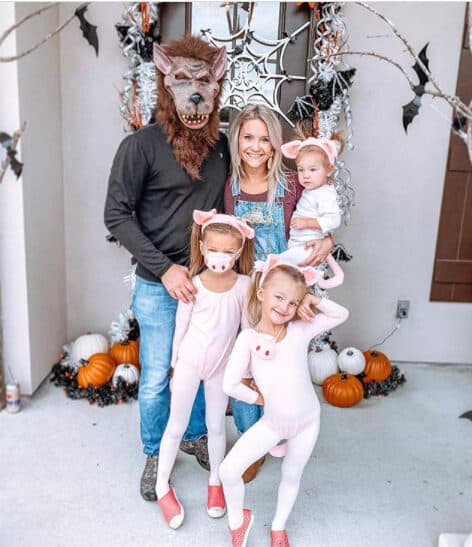 Family Halloween Costumes With Your Baby - The Three Little Pigs