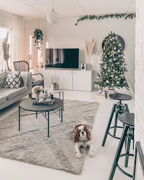 modern and neutral christmas decor ideas - Essie Esmeraldas