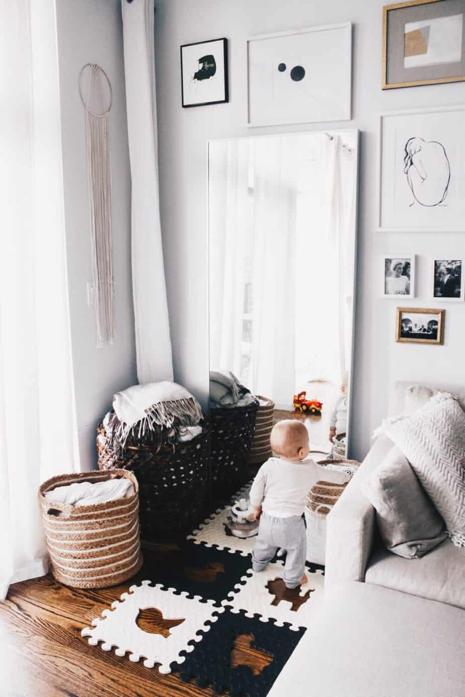 kid friendly living room - use baskets to store toys