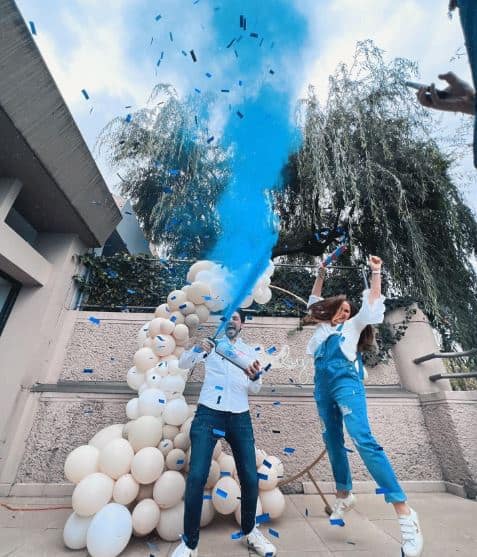 Gender Reveal Party Ideas - Gender Reveal with Smoke Bomb