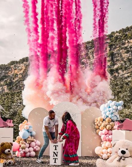 Ideas for Gender Reveal Party- Gender Reveal with Smoke Bombs