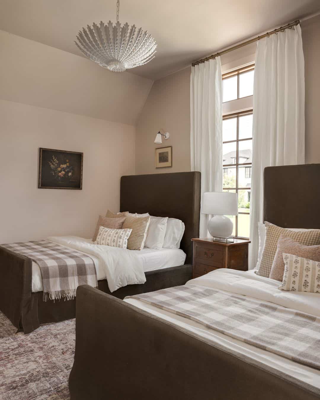 1-Boys-Shared-Bedroom-Ideas-Cozy-and-Calm-Bedroom