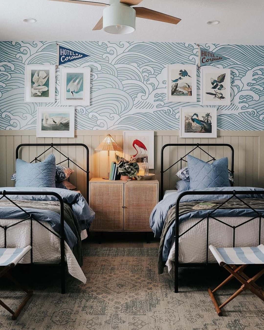 13-Boys-Shared-Bedroom-Ideas-Surfer-Themed-Bedroom