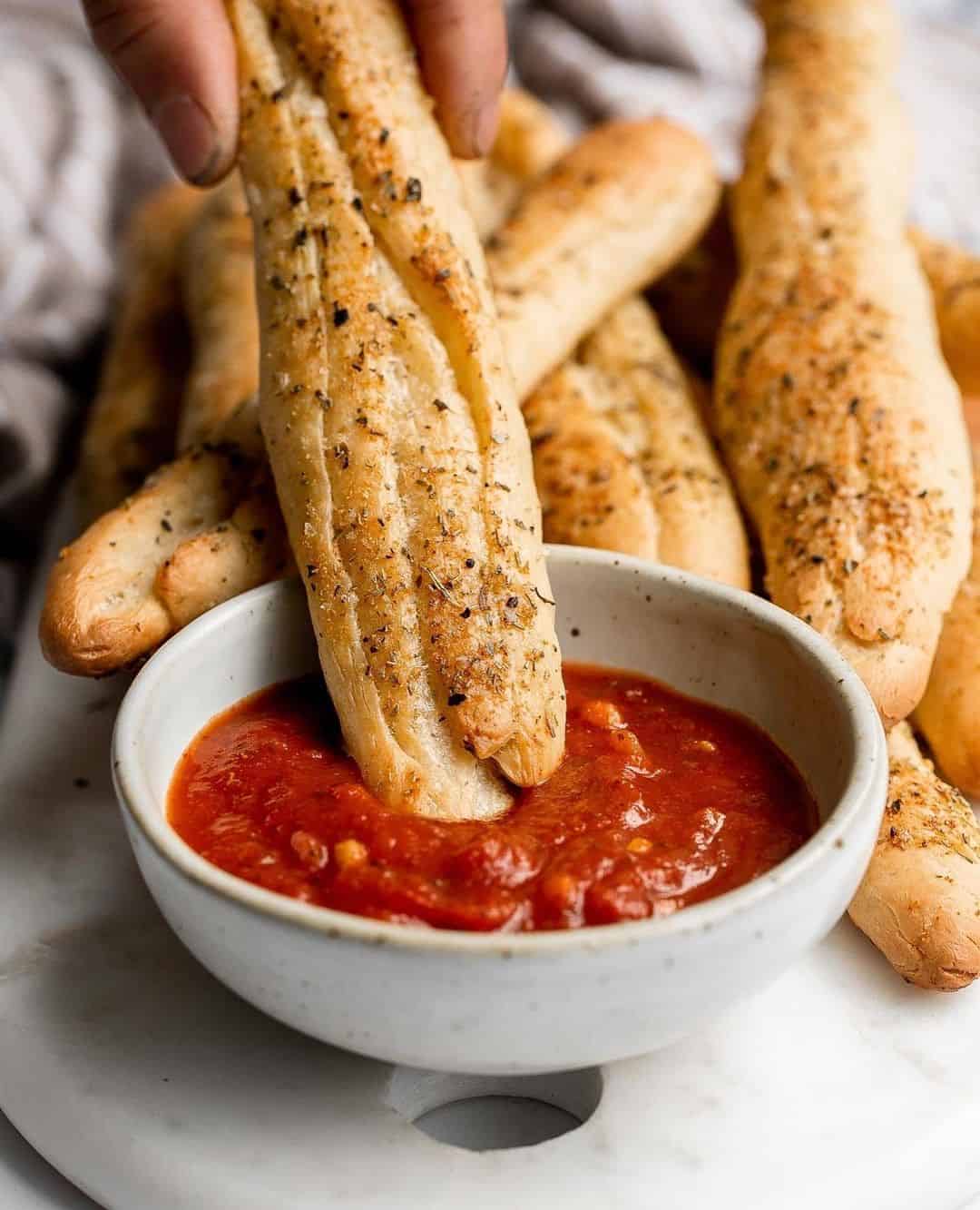 14-Potluck-Recipes-Garlic-Breadsticks-1