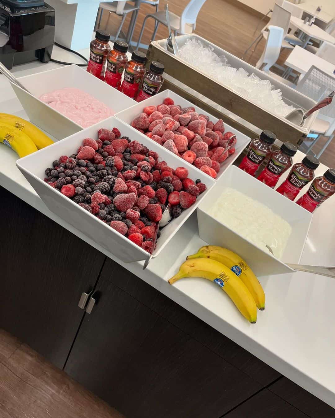Baby Shower Brunch Ideas - Smoothie bar 2