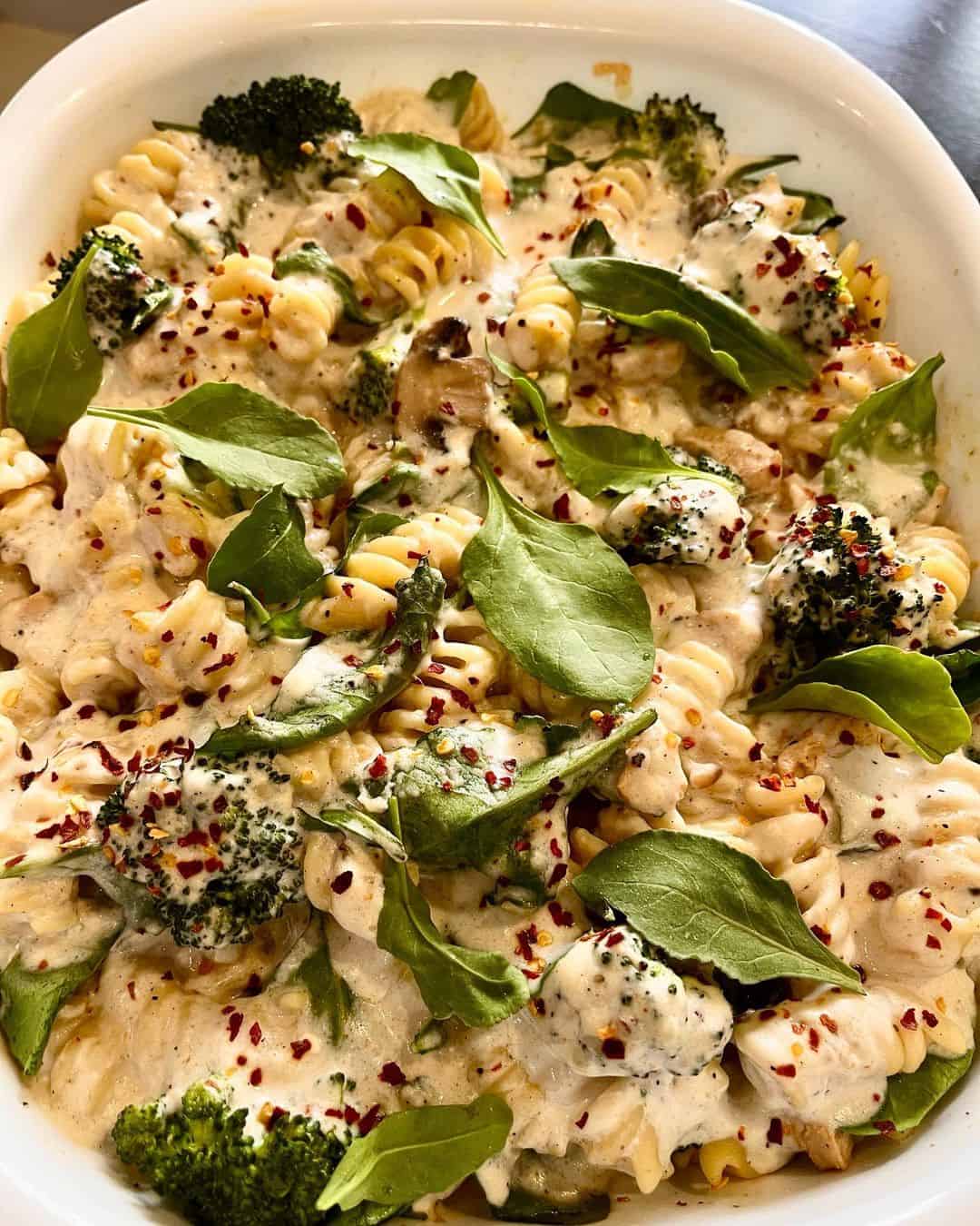 6-Potluck-Recipes-Chicken-Alfredo-Pasta-Bake-2