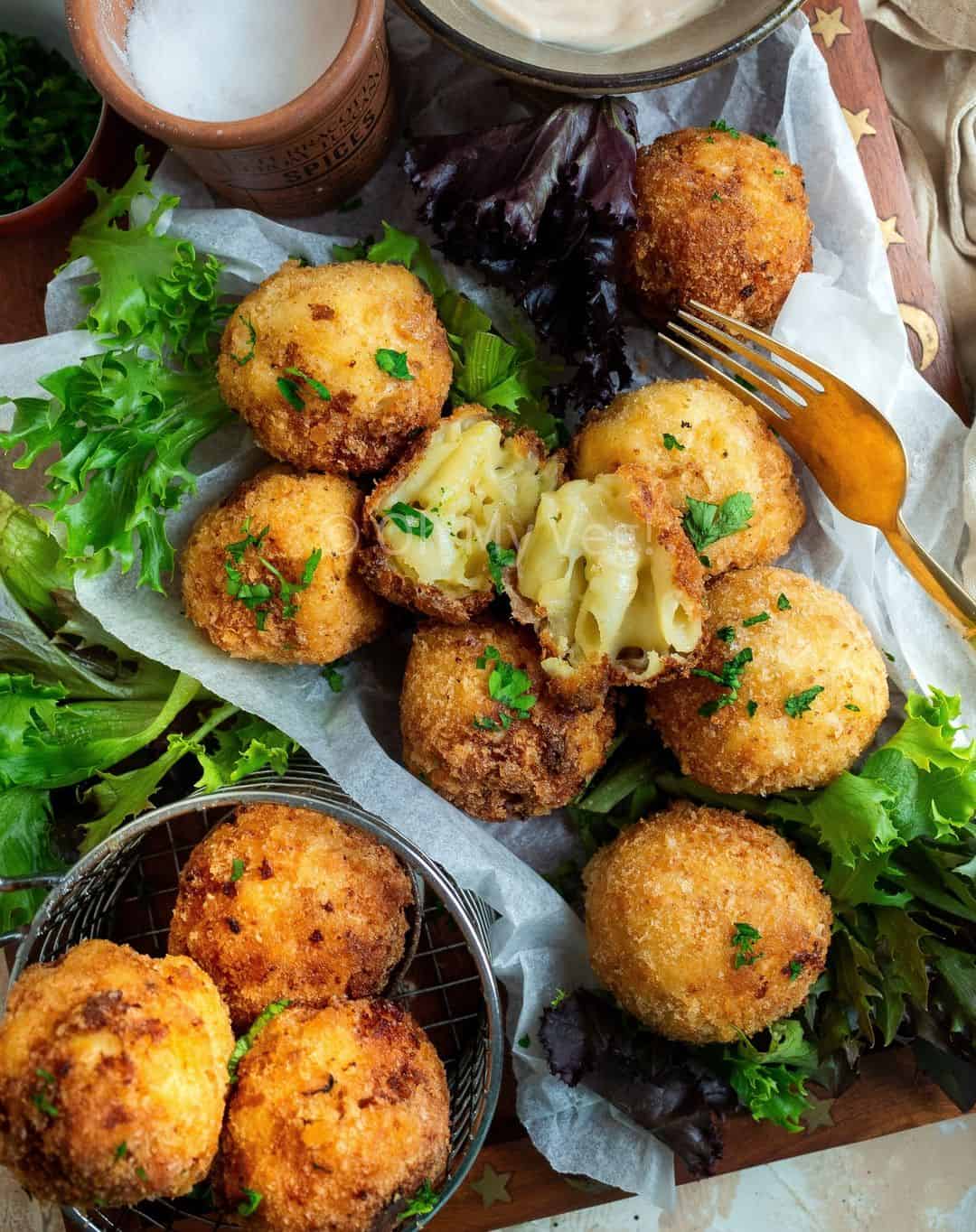 7-Potluck-Recipes-Mac-and-Cheese-Bites-1