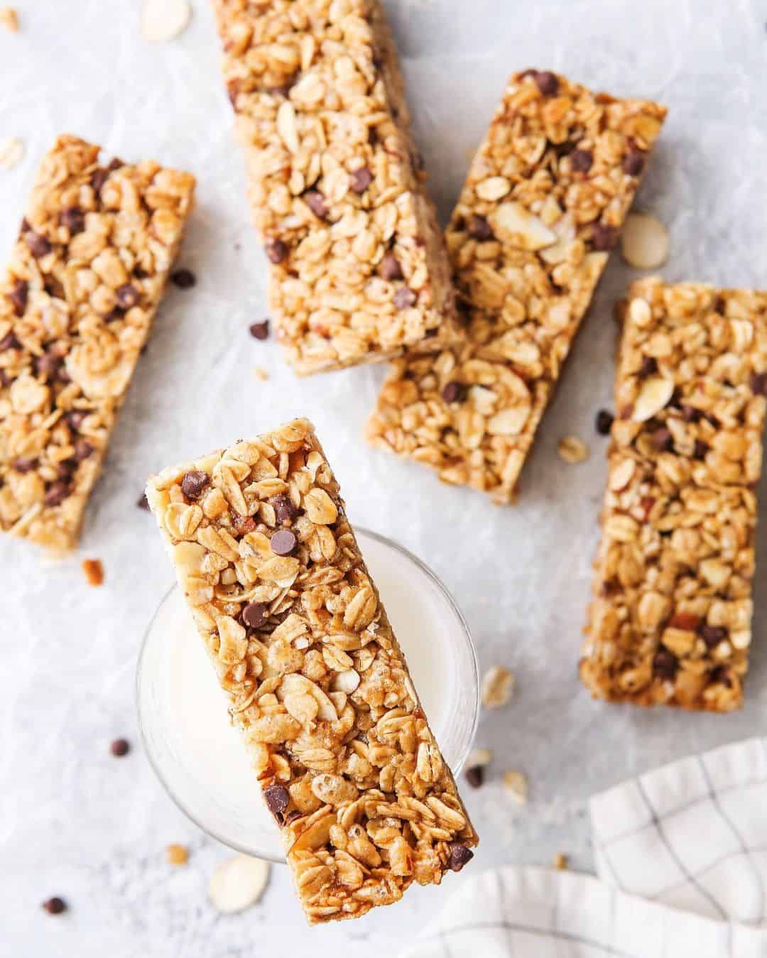 21-Make-And-Take-Breakfast-Ideas-Chocolate-Chip-Granola-Bars