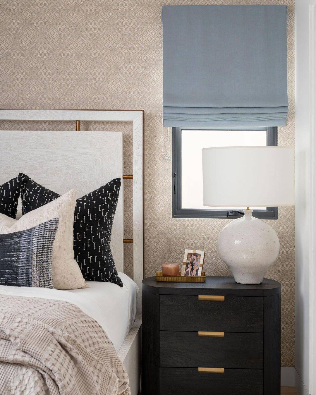 11-Try-a-Bedside-Tray