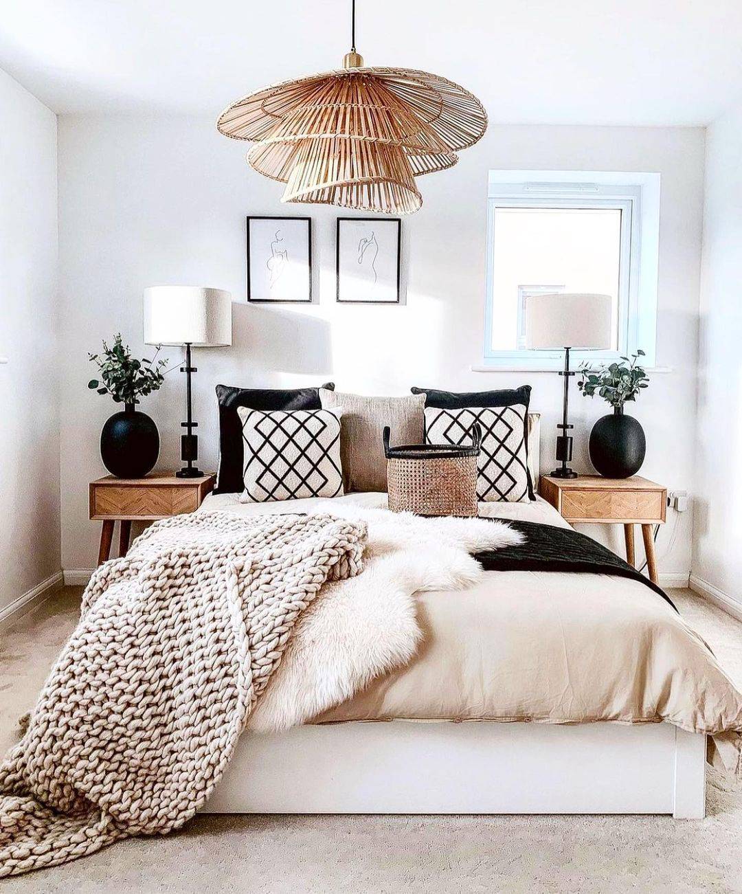 15-Layer-Throws-or-Blankets-at-the-Foot-of-the-Bed-1