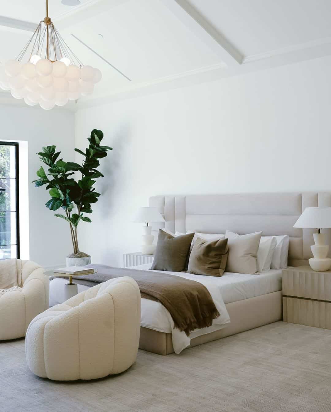 15-Layer-Throws-or-Blankets-at-the-Foot-of-the-Bed-2